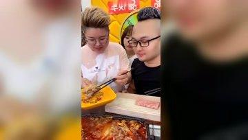 娱乐吃瓜酱祝寿,祝寿盛典，欢乐满溢的娱乐圈盛宴